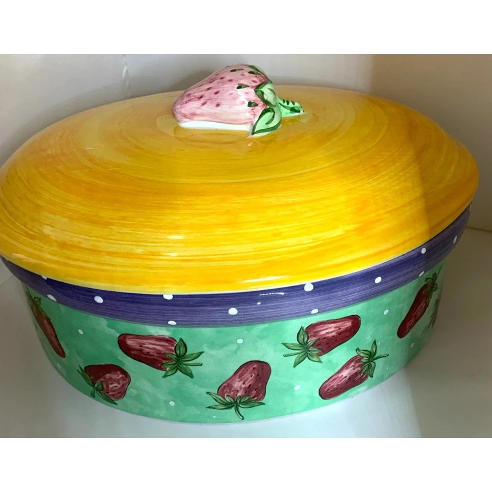 Essex Collection Fruit-Punch Strawberries 3 Quart Covered Casserole 12x11x6